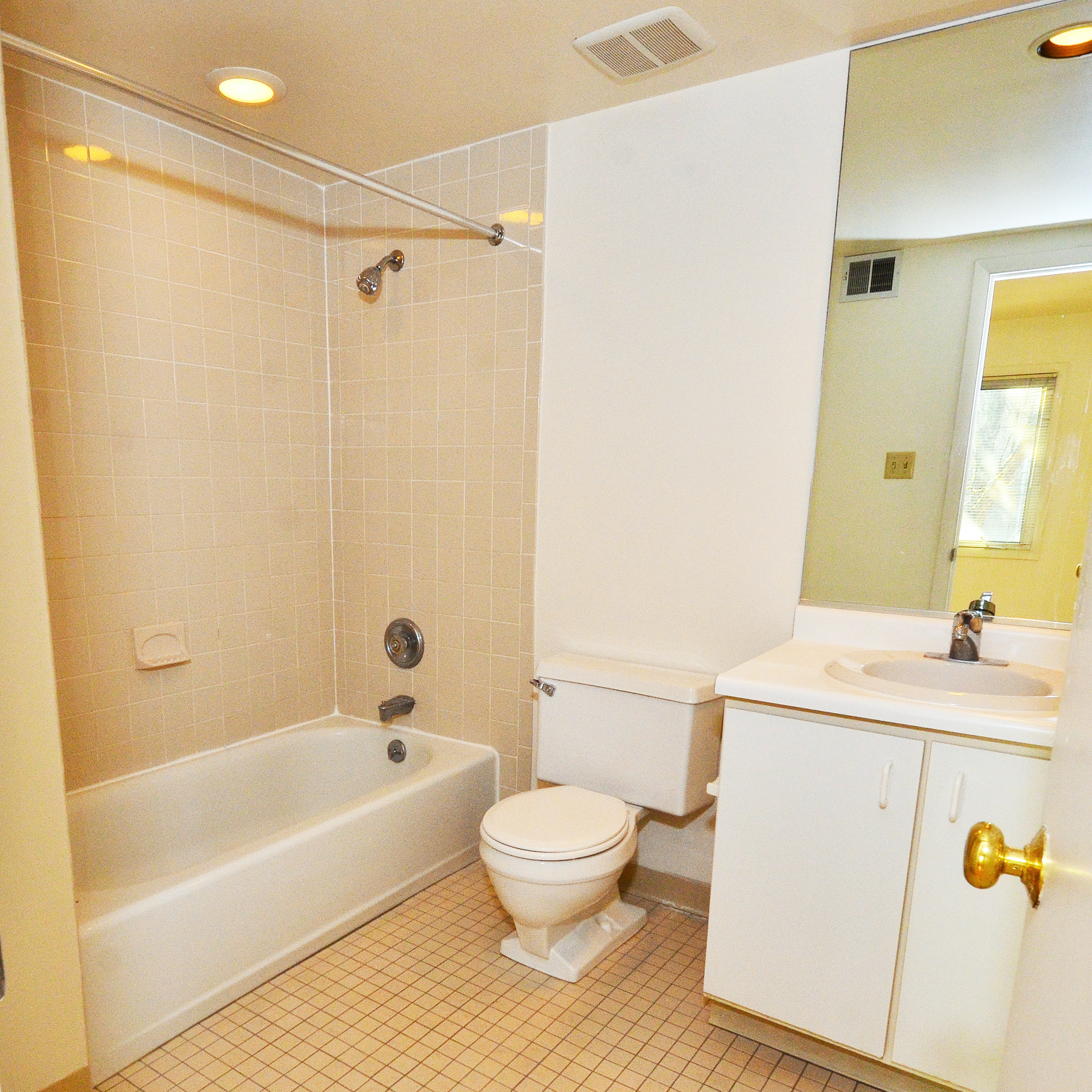 interior of Apt. 33