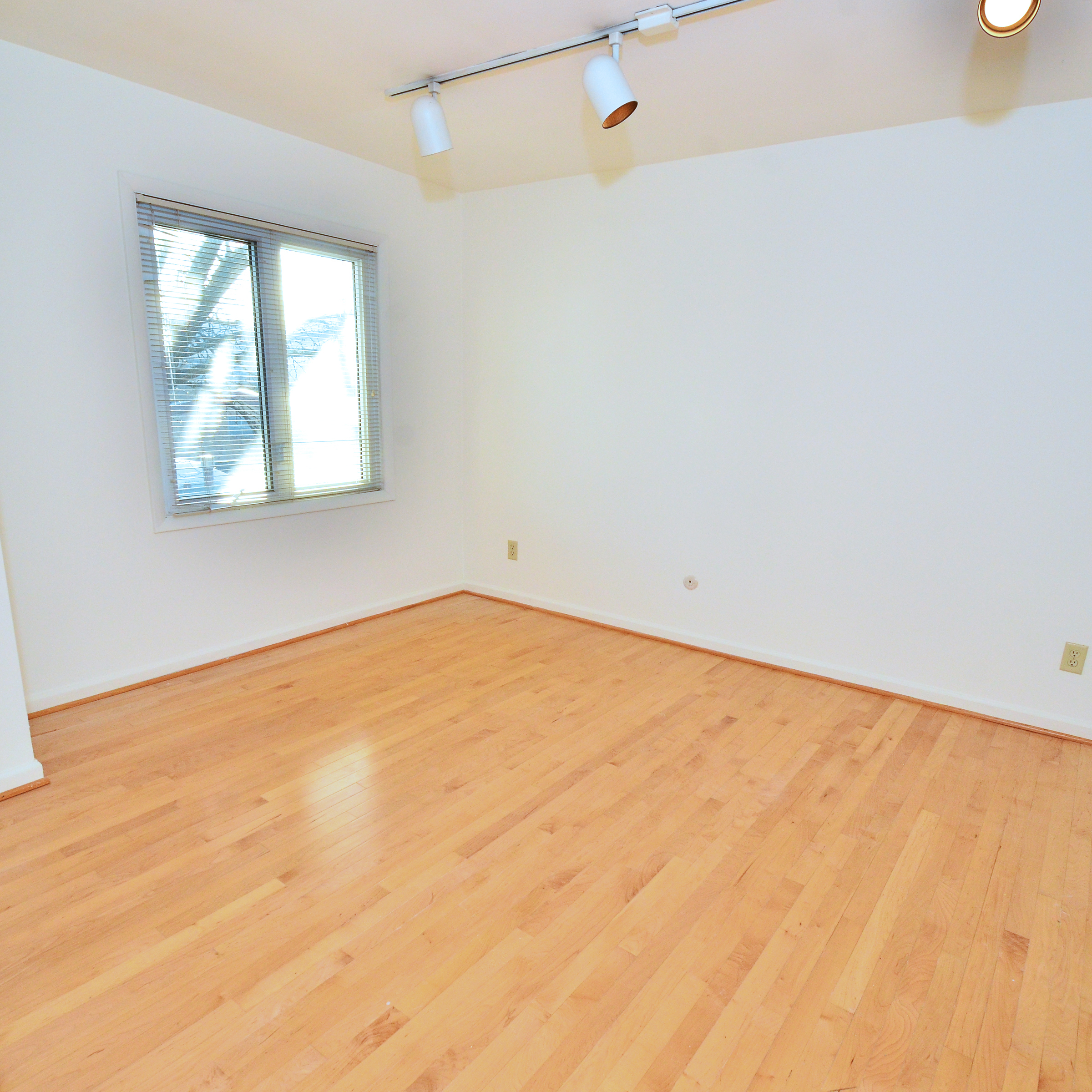 interior of Apt. 33